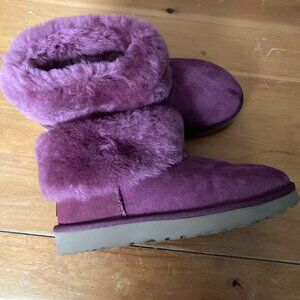UGG Pink Bougainvillea Barbie Barbiecore Short Boots Mini Fluff Sz 9 LIKE NEW!!